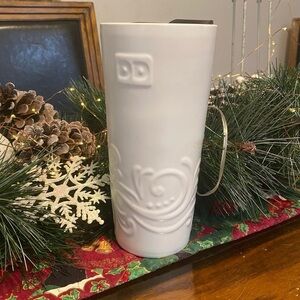 Dunkin Donuts White Embos Tall Ceramic Travel Mug W/Lid 16oz